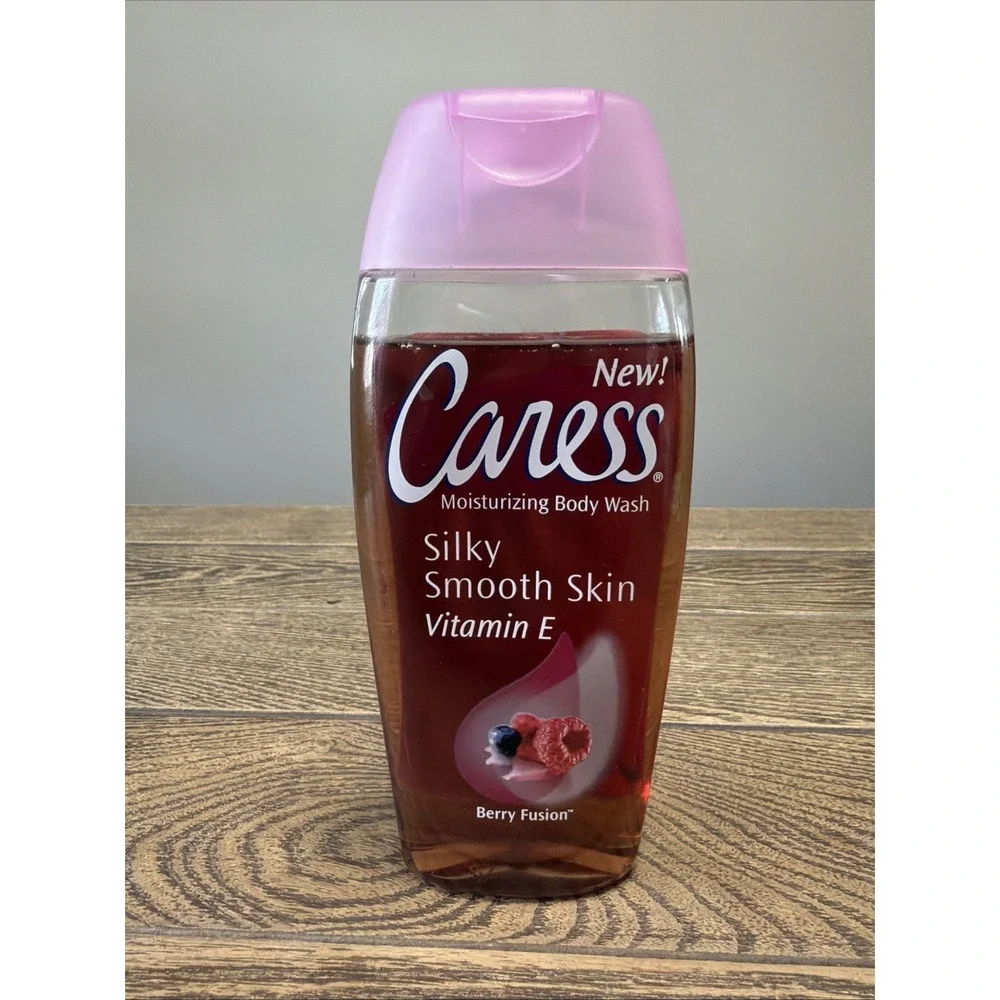 2011‎ Caress Berry Fusion Gift Set Lotion Soap Body Wash Body Mist Old Stock
